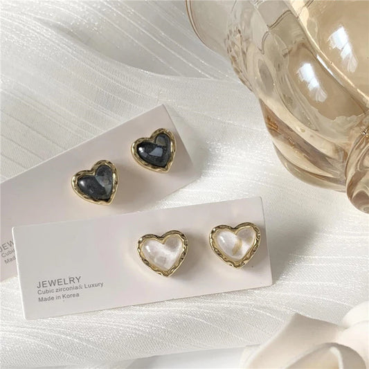 New Fashion Vintage Heart Earring Classic Black White Stud Earrings Female Earrings for Women 2024 Jewelry Gifts