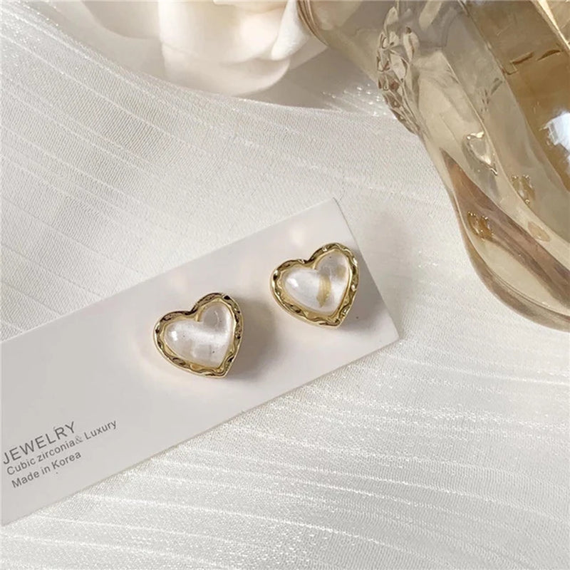 New Fashion Vintage Heart Earring Classic Black White Stud Earrings Female Earrings for Women 2024 Jewelry Gifts